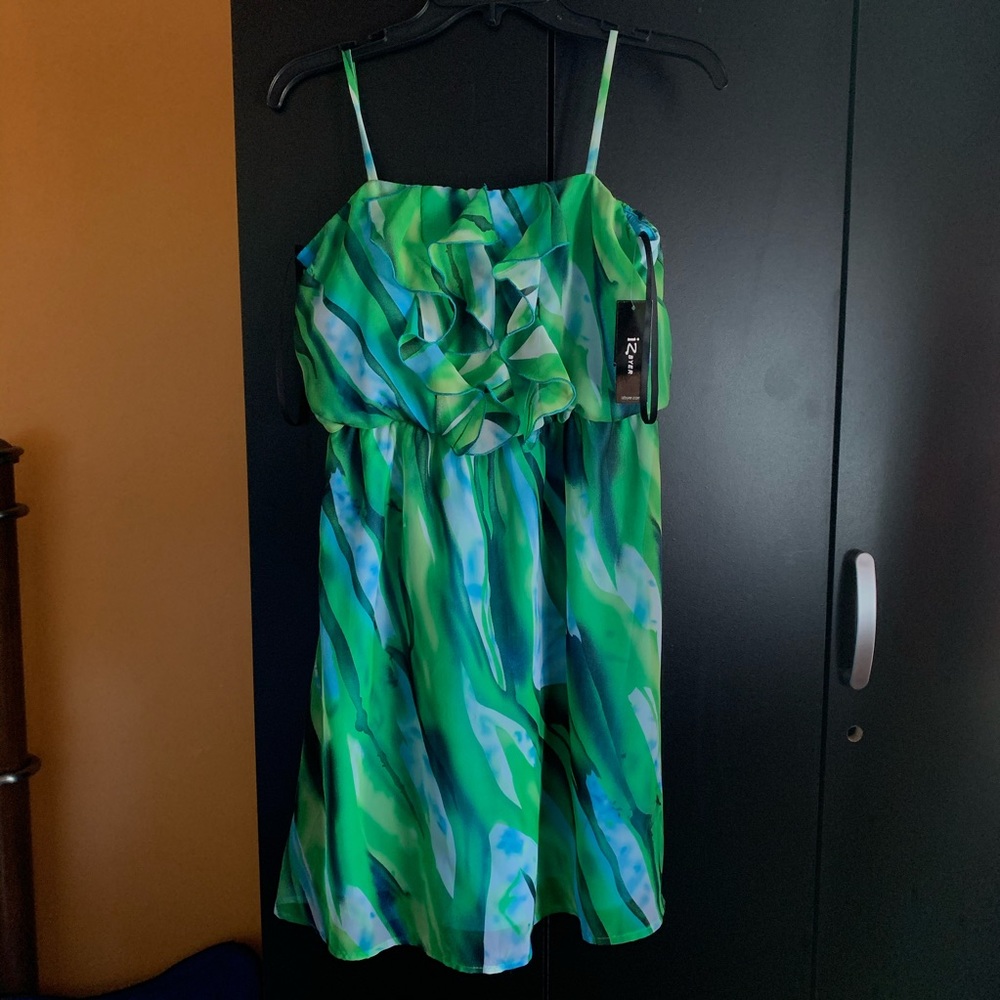Green/blueish medium sized dress! - Picture 1 of 3
